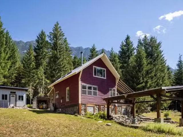 House for sale in Mount Currie, British Columbia