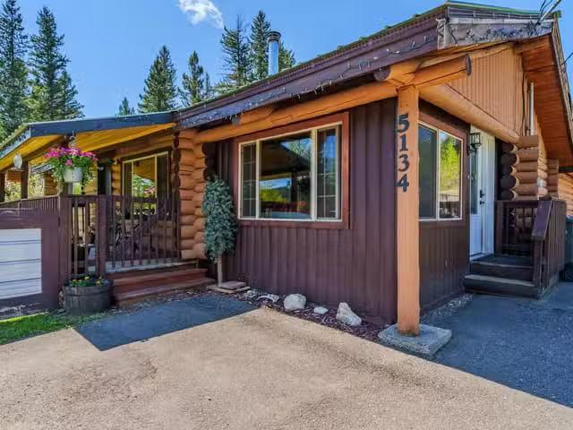 House for sale in Eagle Creek, British Columbia