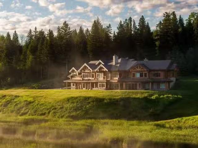 House for sale in Eagle Creek, British Columbia