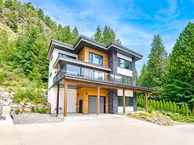 House for sale in Gibsons, British Columbia