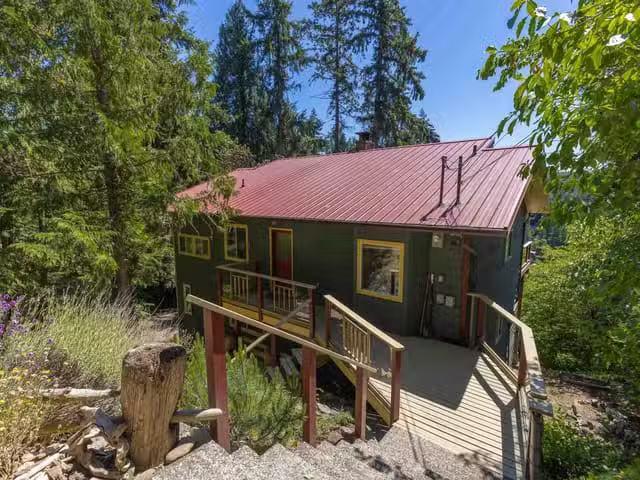 House for sale in Halfmoon Bay, British Columbia