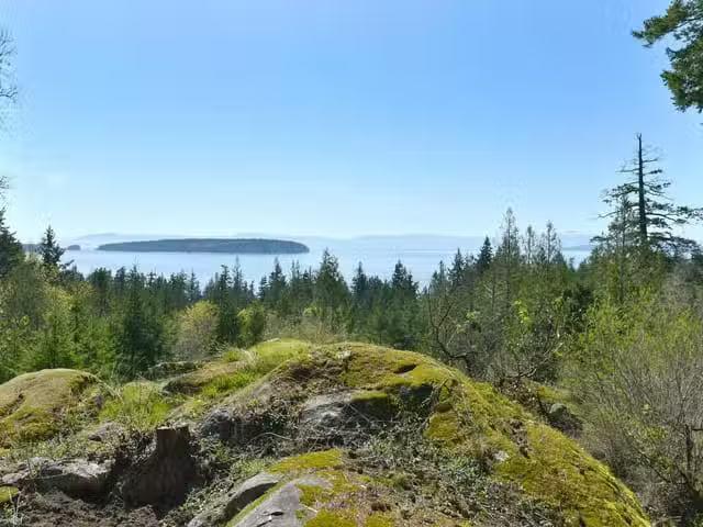House for sale in Halfmoon Bay, British Columbia