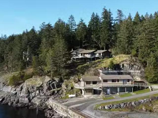 House for sale in Halfmoon Bay, British Columbia