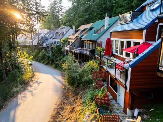 House for sale in Halfmoon Bay, British Columbia