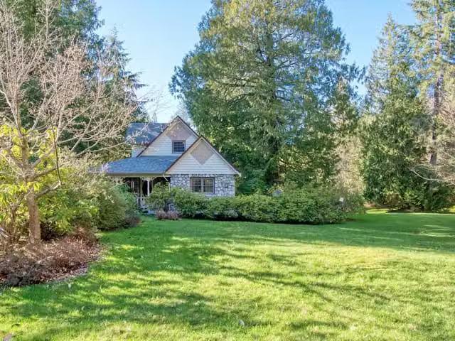 House for sale in Halfmoon Bay, British Columbia