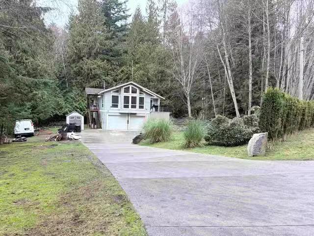 House for sale in Halfmoon Bay, British Columbia