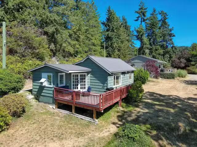 House for sale in Halfmoon Bay, British Columbia