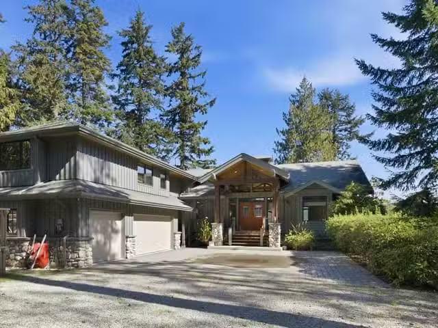 House for sale in Halfmoon Bay, British Columbia