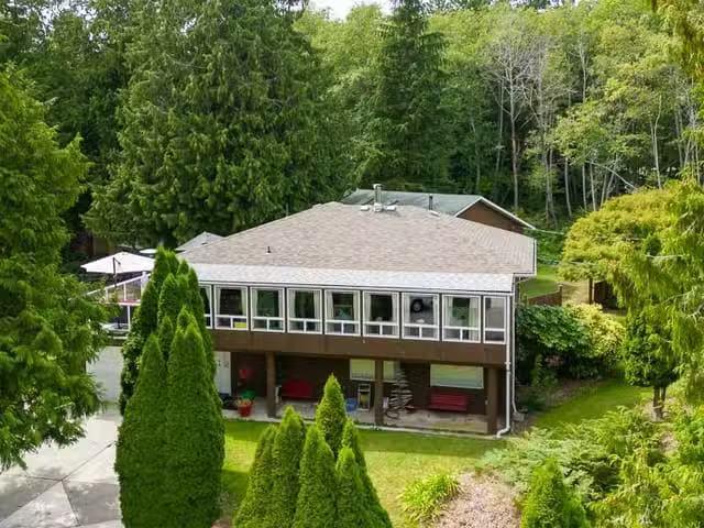 House for sale in Halfmoon Bay, British Columbia