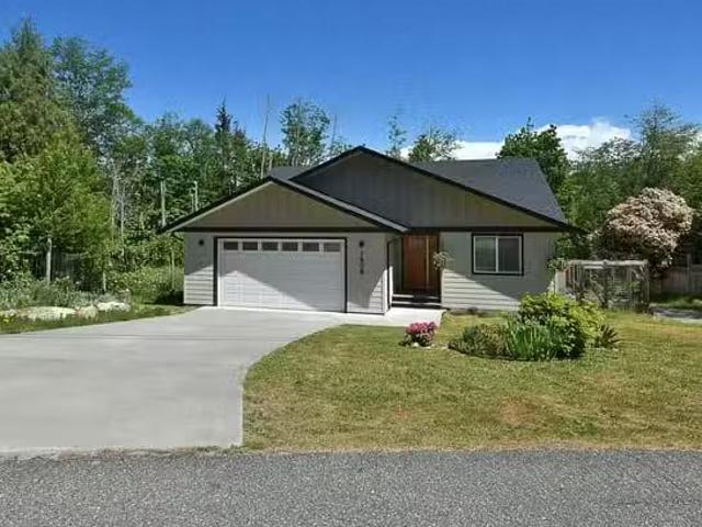 House for sale in Halfmoon Bay, British Columbia