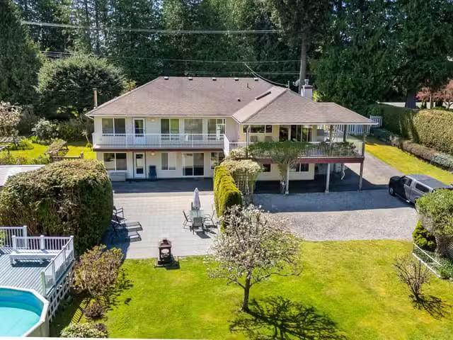 House for sale in Halfmoon Bay, British Columbia