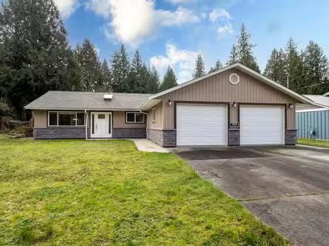 House for sale in Halfmoon Bay, British Columbia