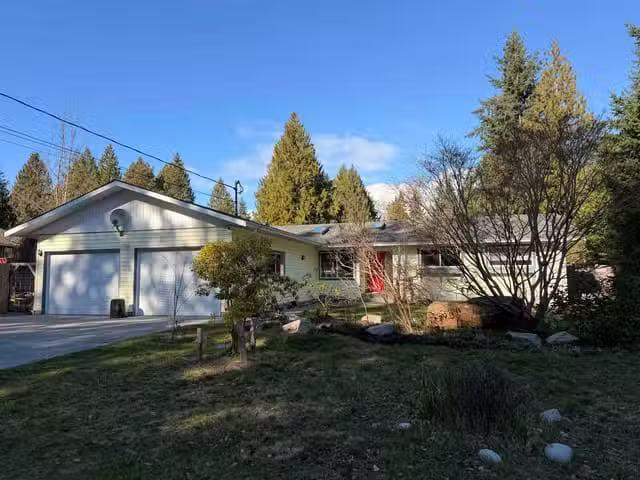 House for sale in Halfmoon Bay, British Columbia