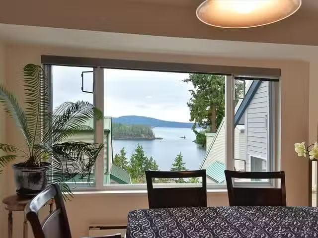 House for sale in Halfmoon Bay, British Columbia