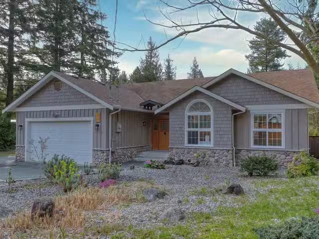 House for sale in Halfmoon Bay, British Columbia