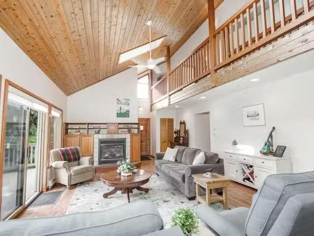 House for sale in Halfmoon Bay, British Columbia