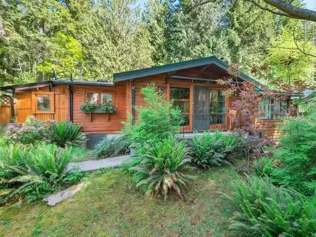 House for sale in Halfmoon Bay, British Columbia
