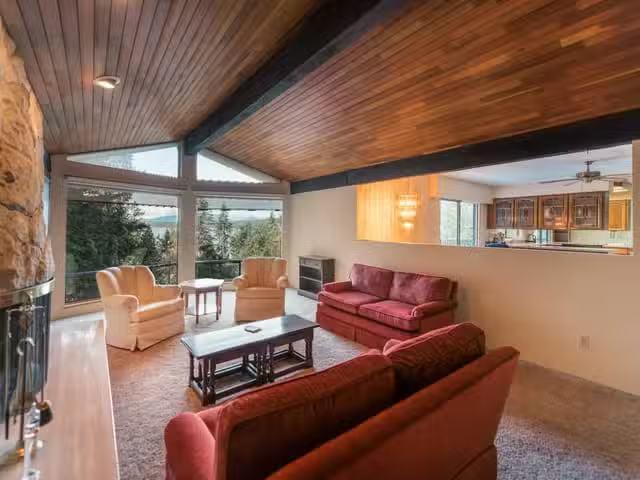 House for sale in Halfmoon Bay, British Columbia