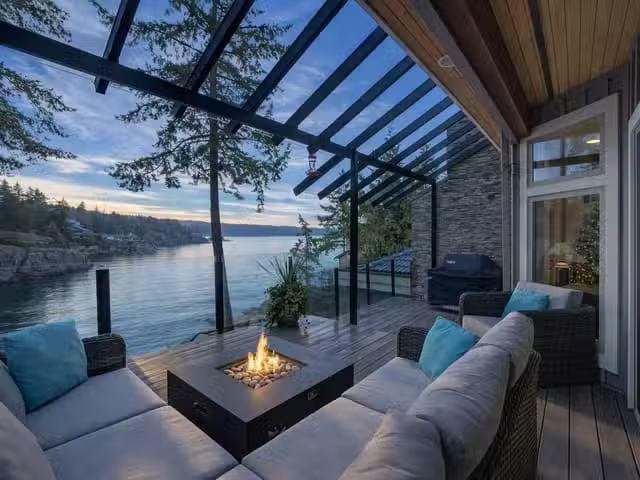 House for sale in Halfmoon Bay, British Columbia