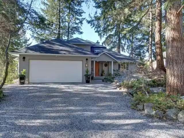 House for sale in Halfmoon Bay, British Columbia