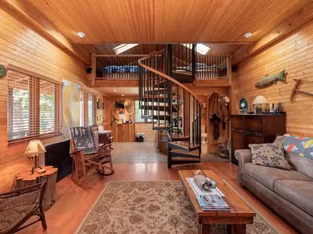 House for sale in Halfmoon Bay, British Columbia