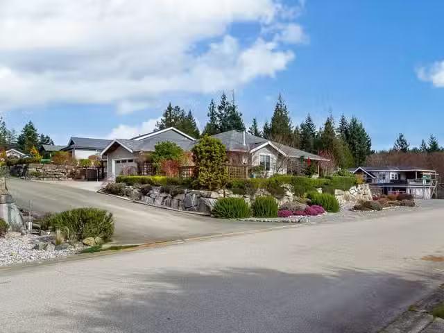 House for sale in Halfmoon Bay, British Columbia