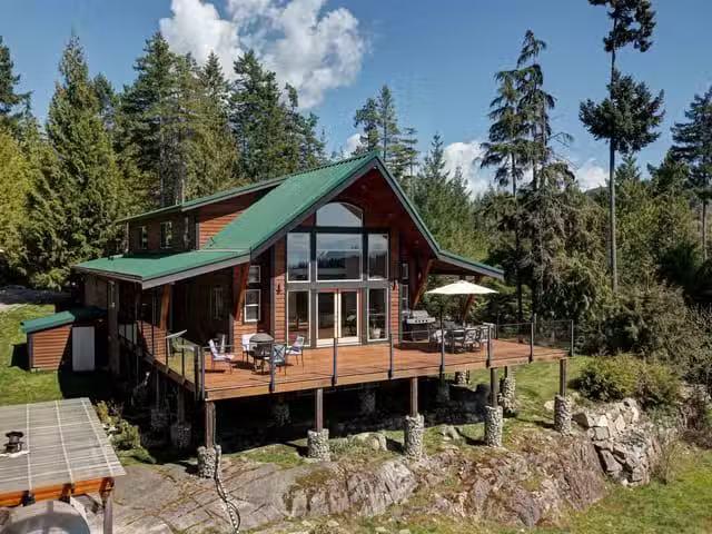 House for sale in Halfmoon Bay, British Columbia