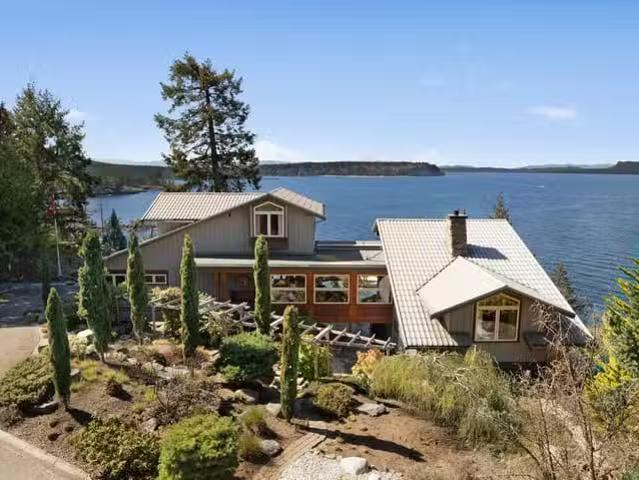 House for sale in Halfmoon Bay, British Columbia