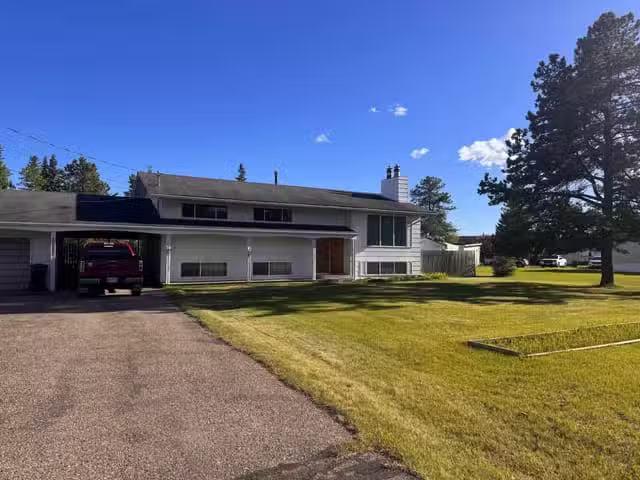 House for sale in Hudson's Hope, British Columbia