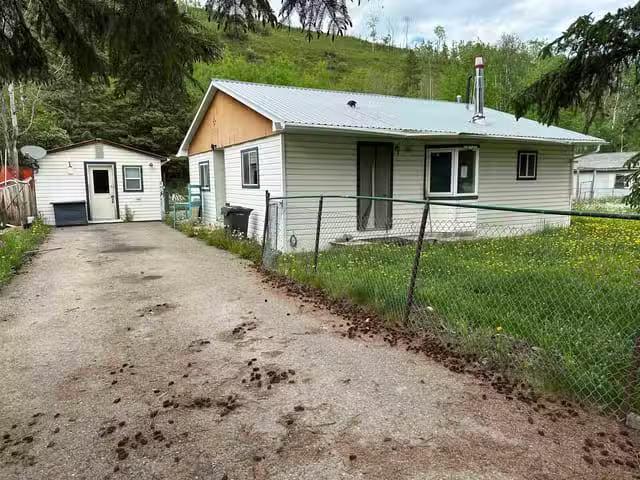 House for sale in Hudson's Hope, British Columbia