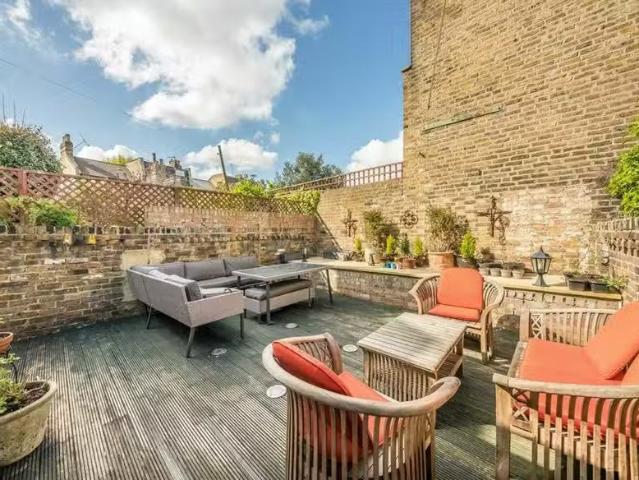 House for sale in Hammersmith, Shepherd's Bush