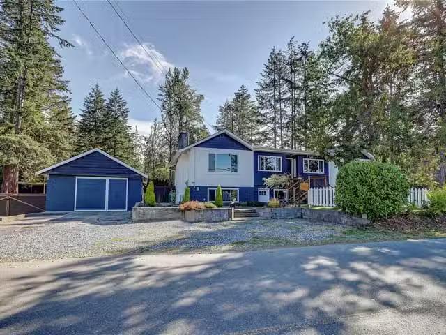 House for sale in Thorne, Quebec