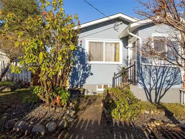 House for sale in Thorne, Quebec