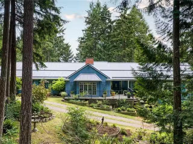 House for sale in Thorne, Quebec