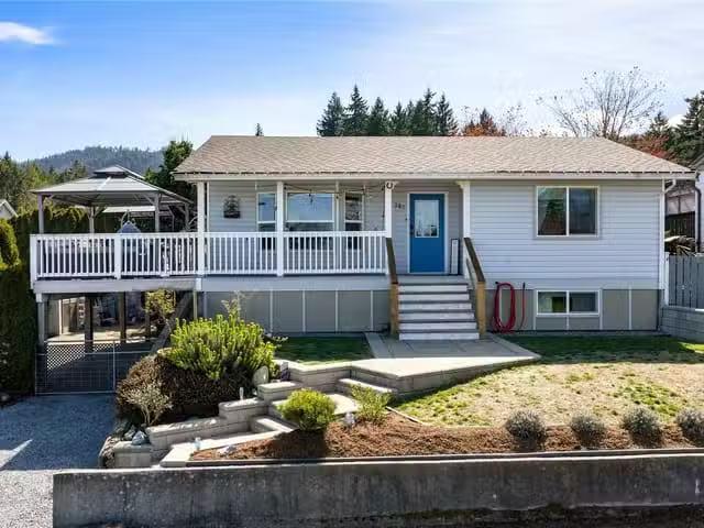House for sale in Thorne, Quebec