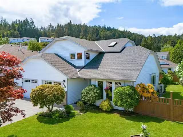 House for sale in Thorne, Quebec