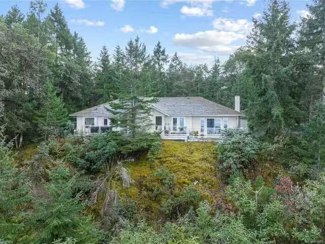 House for sale in Lantzville, British Columbia