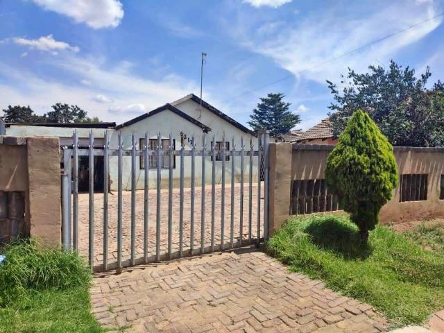 House for sale in Lenasia House for sale in Lenasia