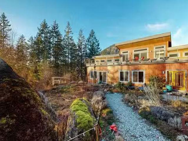 House for sale in Madeira Park, British Columbia