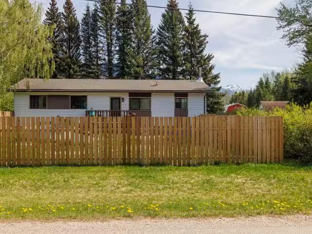 House for sale in Mcbride, British Columbia
