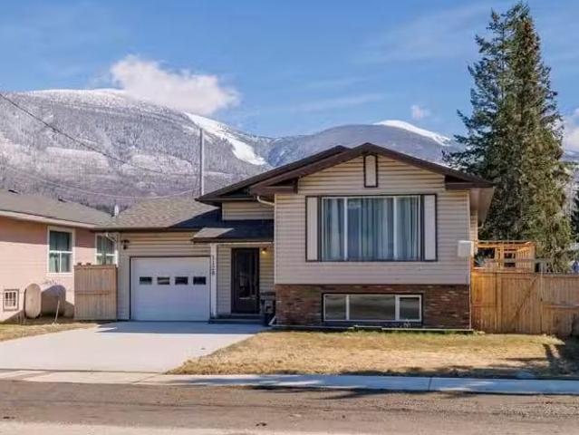 House for sale in Mcbride, British Columbia