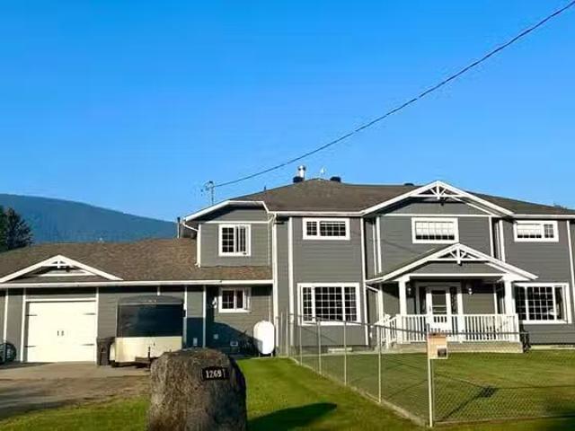 House for sale in Mcbride, British Columbia