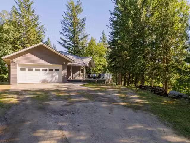 House for sale in Mcbride, British Columbia