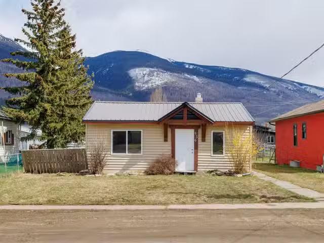 House for sale in Mcbride, British Columbia