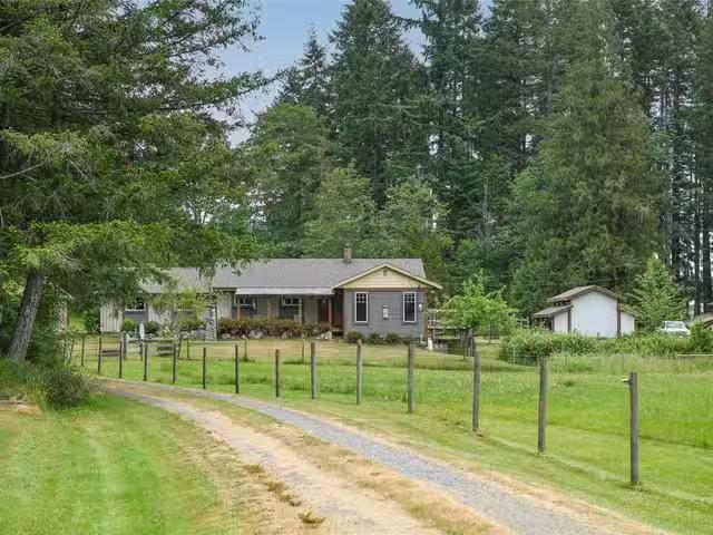 House for sale in Merville, British Columbia