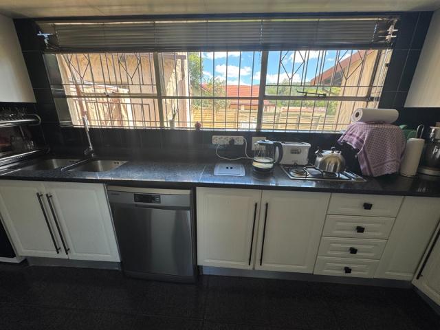 House for sale in Johannesburg, Mondeor