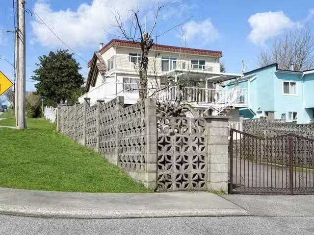 House for sale in New Westminster, British Columbia