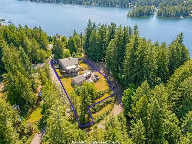 House for sale in Clayoquot, British Columbia
