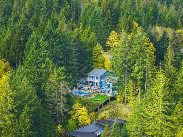 House for sale in Clayoquot, British Columbia