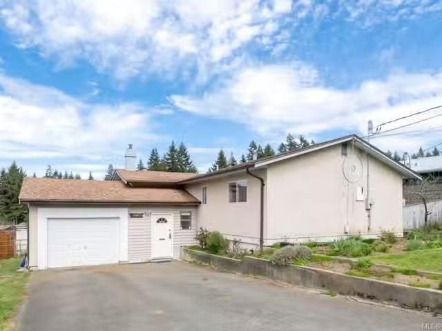 House for sale in Clayoquot, British Columbia
